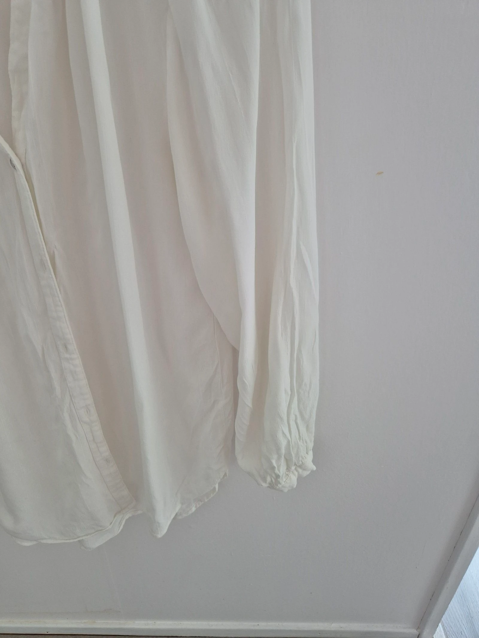 ​H&M Luchtige Off-White Blouse met Ruches & V-Hals – Maat XS (34) – photo 4